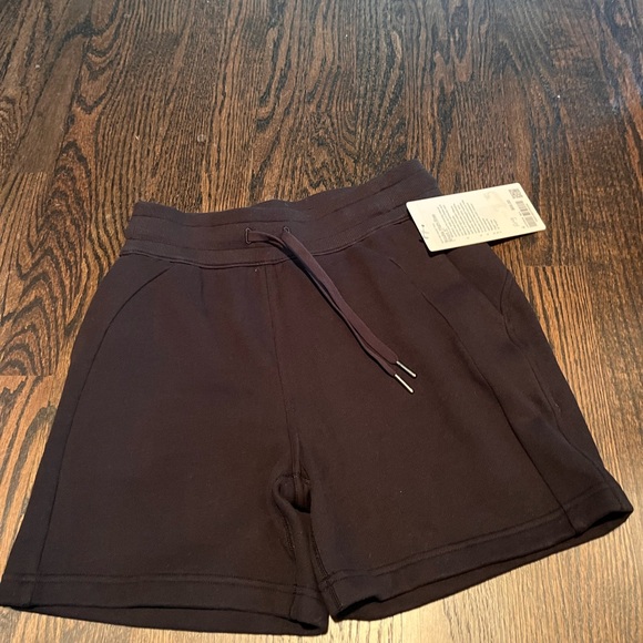 Lululemon NWT Scuba High-Rise 5” Shorts - Picture 7 of 7